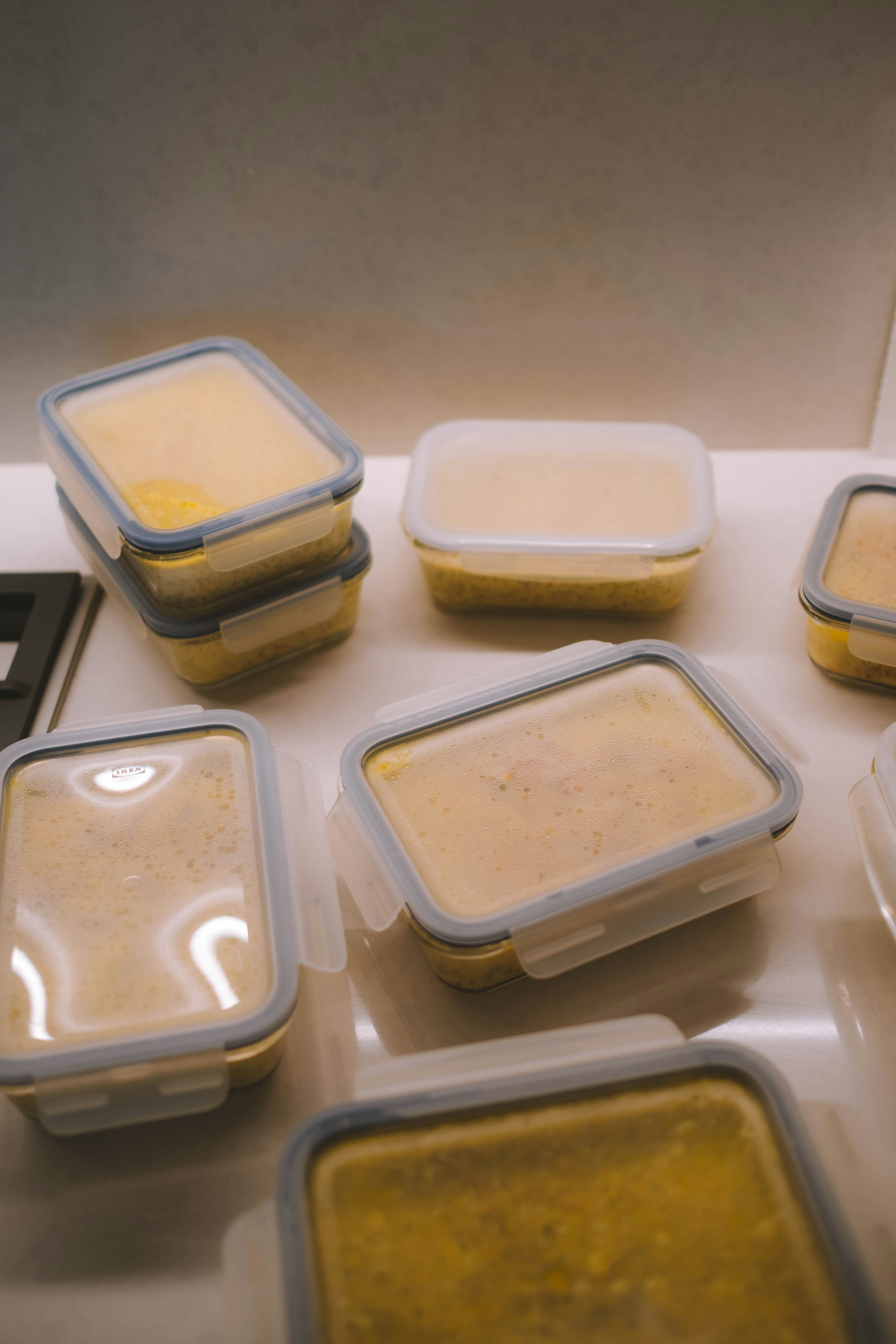 Cover image for Armazenar alimentos quentes em recipientes de plástico ou Tupperware faz com que estraguem mais rápido?