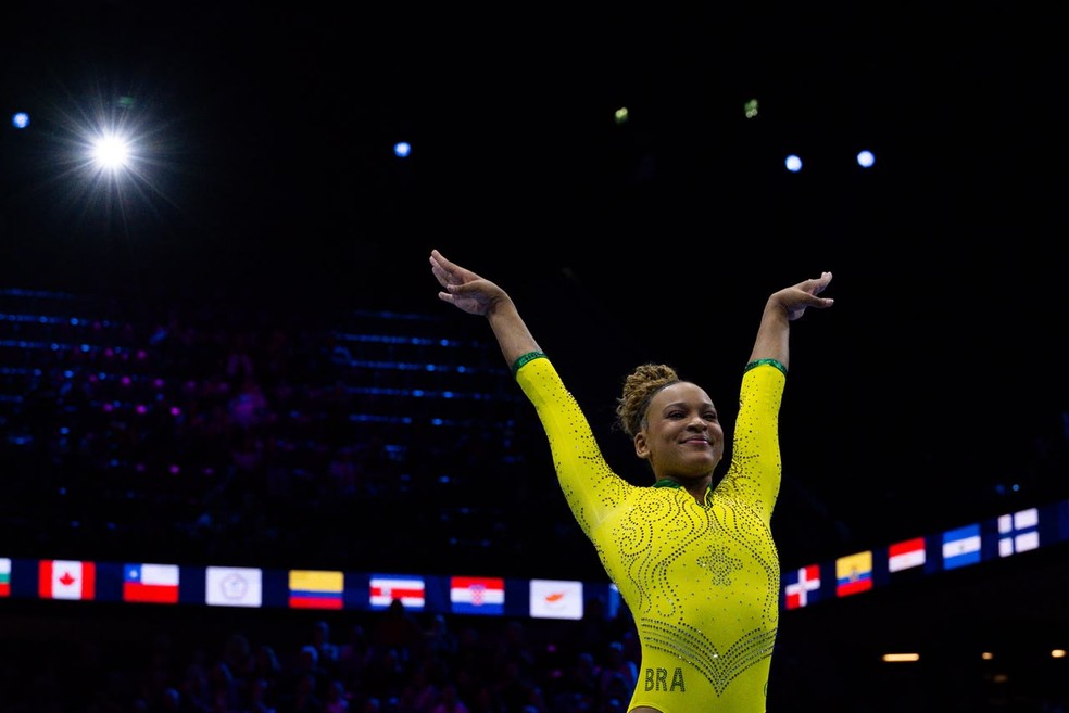 Rebeca Andrade compete no Mundial de Roterdã: trave e salto — Foto: MeloGym/CBG