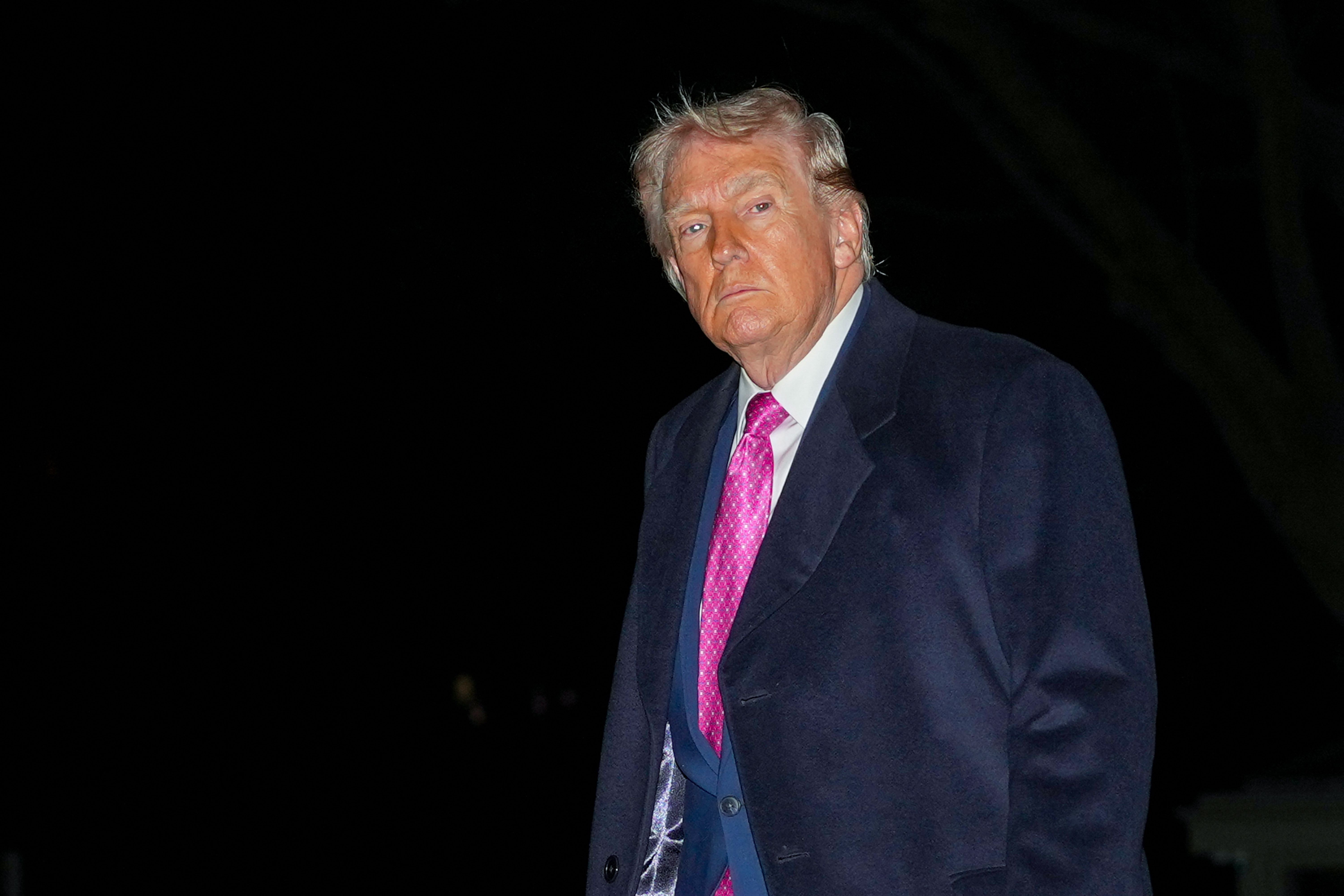 Trump afirma que houve mudança de regime no Irã e prevê acordo para encerrar conflito