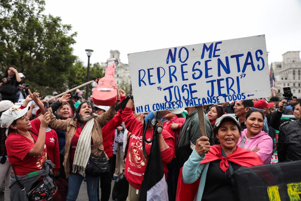 Jovens da Geração Z marcaram o protesto, que se converteu em ato contra o presidente interino do Peru — Foto: CONNIE FRANCE / AFP