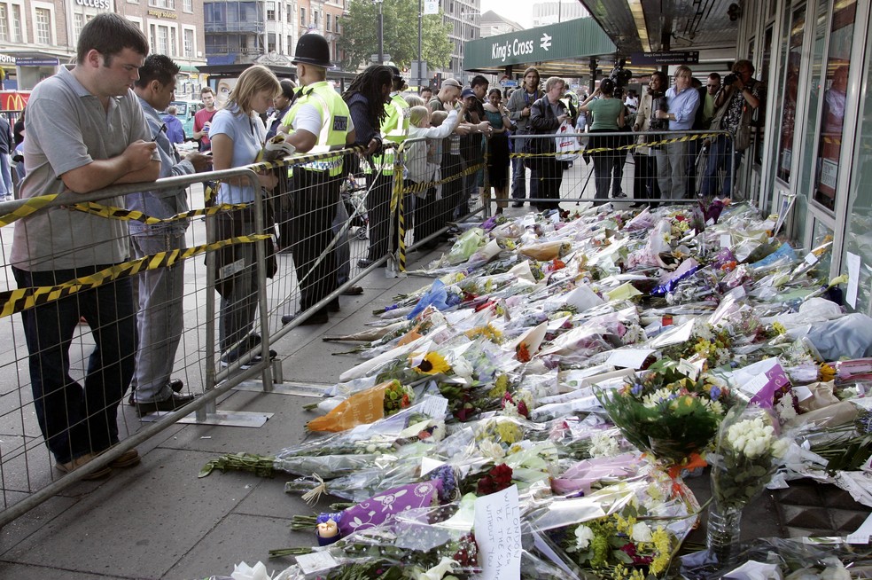 Memorial às vítimas dos ataques de julho de 2005 em Londres — Foto: Philippe Huguen/AFP