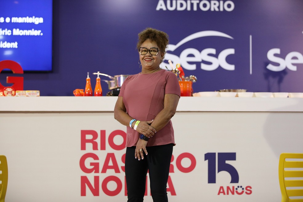 Aparecida de Moraes, que vai todo ano ao Rio Gastronomia assistir às aulas dos chefs no auditório — Foto: Lucas Tavares