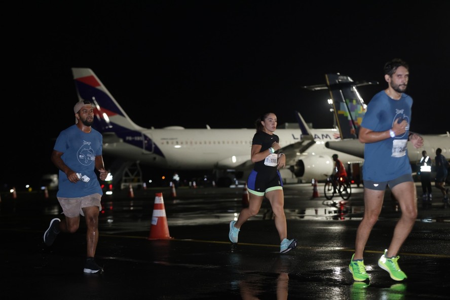 Circuito inédito de corridas acontece apenas nas pistas de aeroportos ...