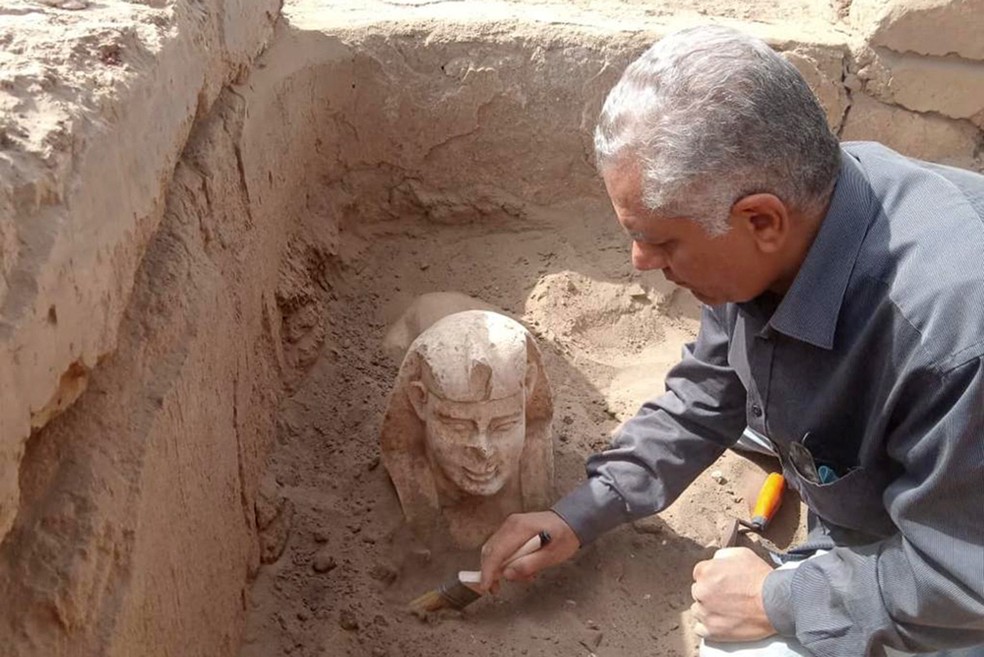 Esfinge é descoberta em templo faraônico no Egito - Jornal O Globo