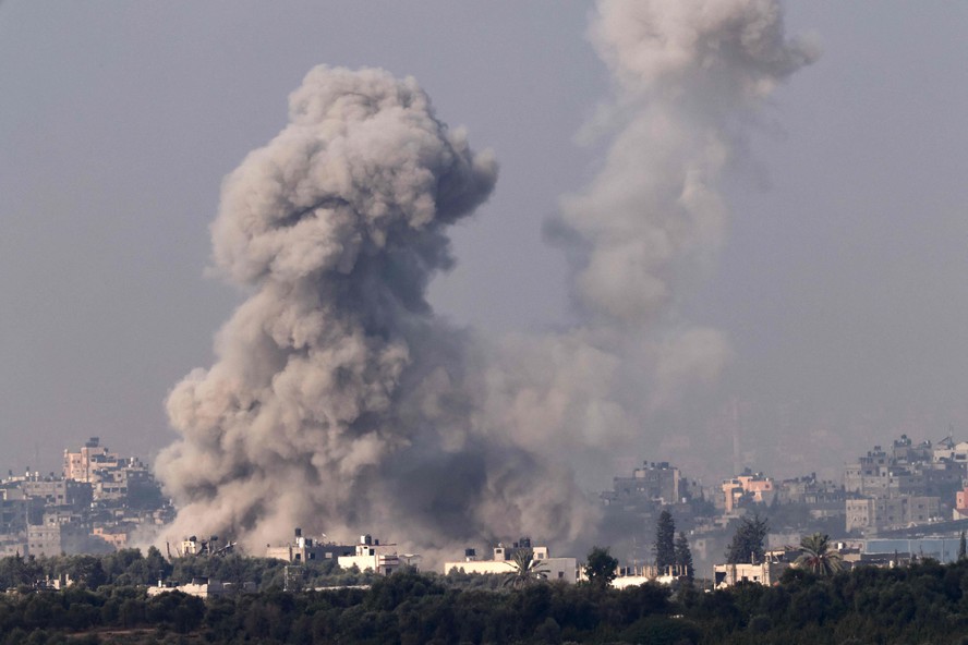 Mais uma explosão atinge a Faixa de Gaza durante a guerra entre Israel e Hamas