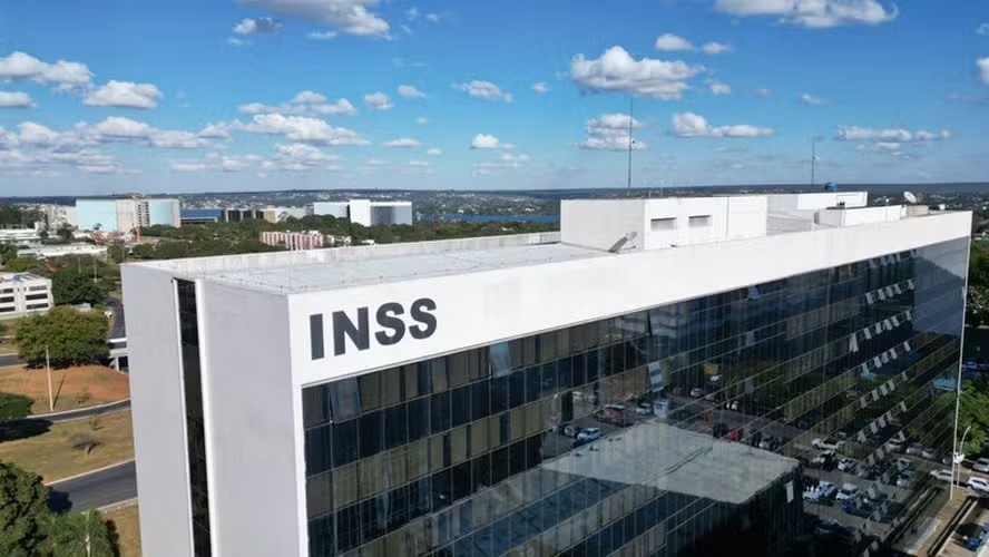 Fila do INSS continua subindo e atinge maior patamar do ano