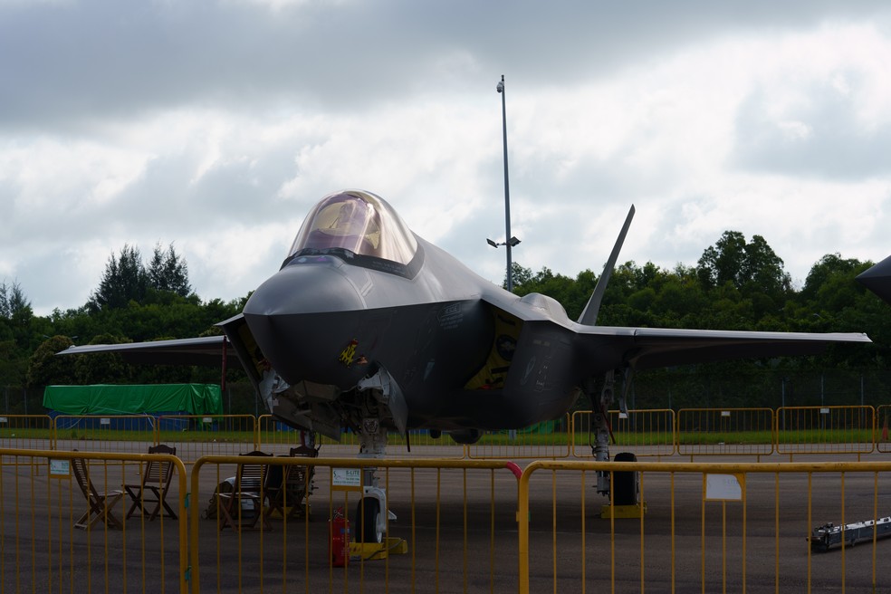 Caça da Força Aérea americana F-35: fabricação do avião depende do samário, que pertence ao grupo das terras-raras — Foto: Ore Huiying/Bloomberg