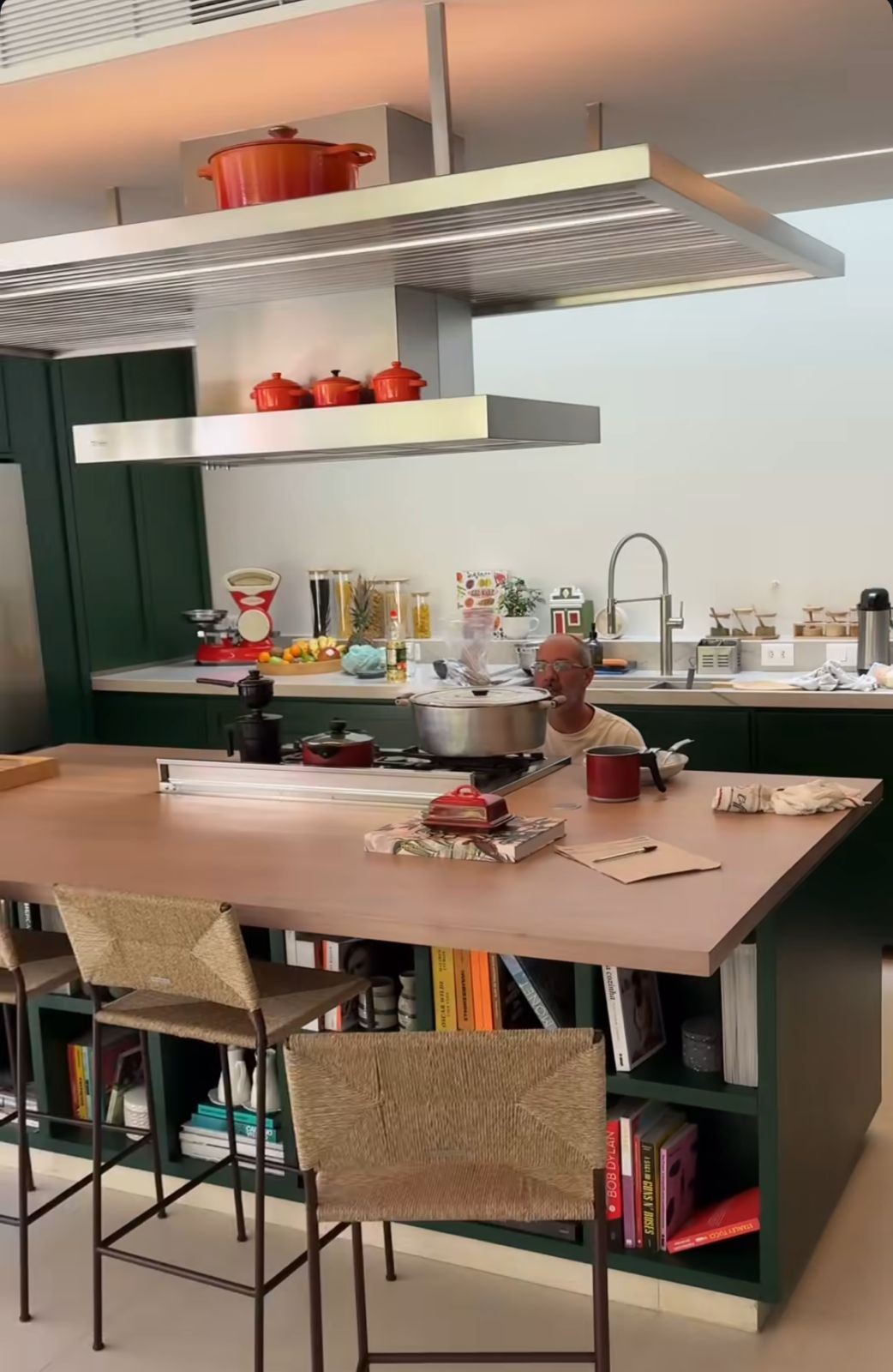 cozinha da da casa de rafa kalimann e nattan - foto: reprodução/instagram