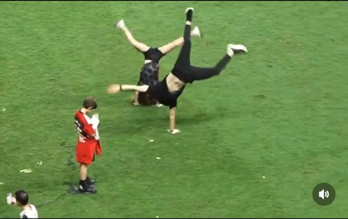 Técnico do Flamengo, Filipe Luis dá estrelinha com sua filha na comemoração do título da Copa do Brasil; veja vídeo