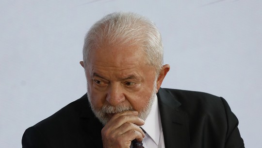 Lula busca terceira opção para PGR 