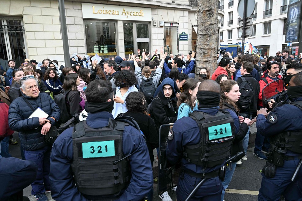 Polcia desocupa universidade em Paris, palco de protestos pr-Palestina  Foto: Miguel Medina/AFP