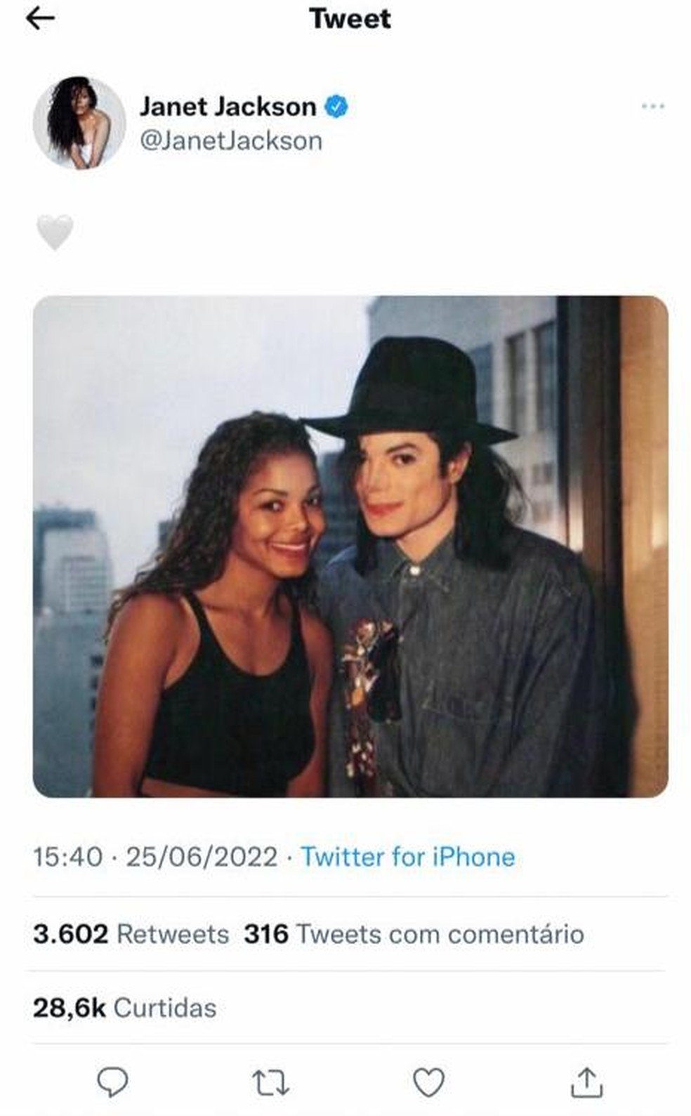 Janet e o irmão, Michael Jackson — Foto: Reprodução Twitter