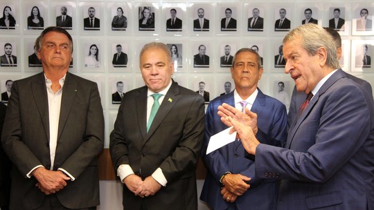 Bolsonaristas e ex-ministros intensificam corrida à direita para disputar prefeituras de capitais em 2024