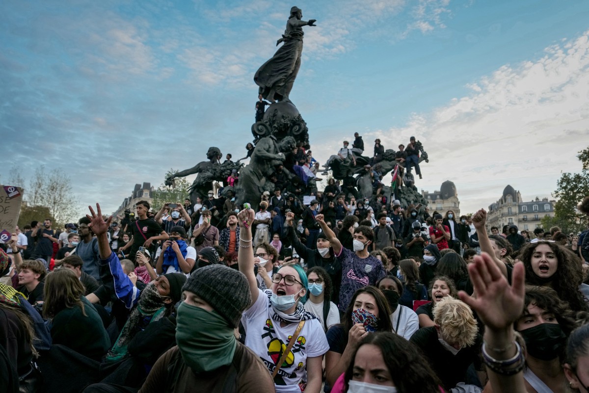 Greves, barricadas e turbulência fiscal: Protestos revelam crise ampla na França a poucos meses das eleições presidenciais