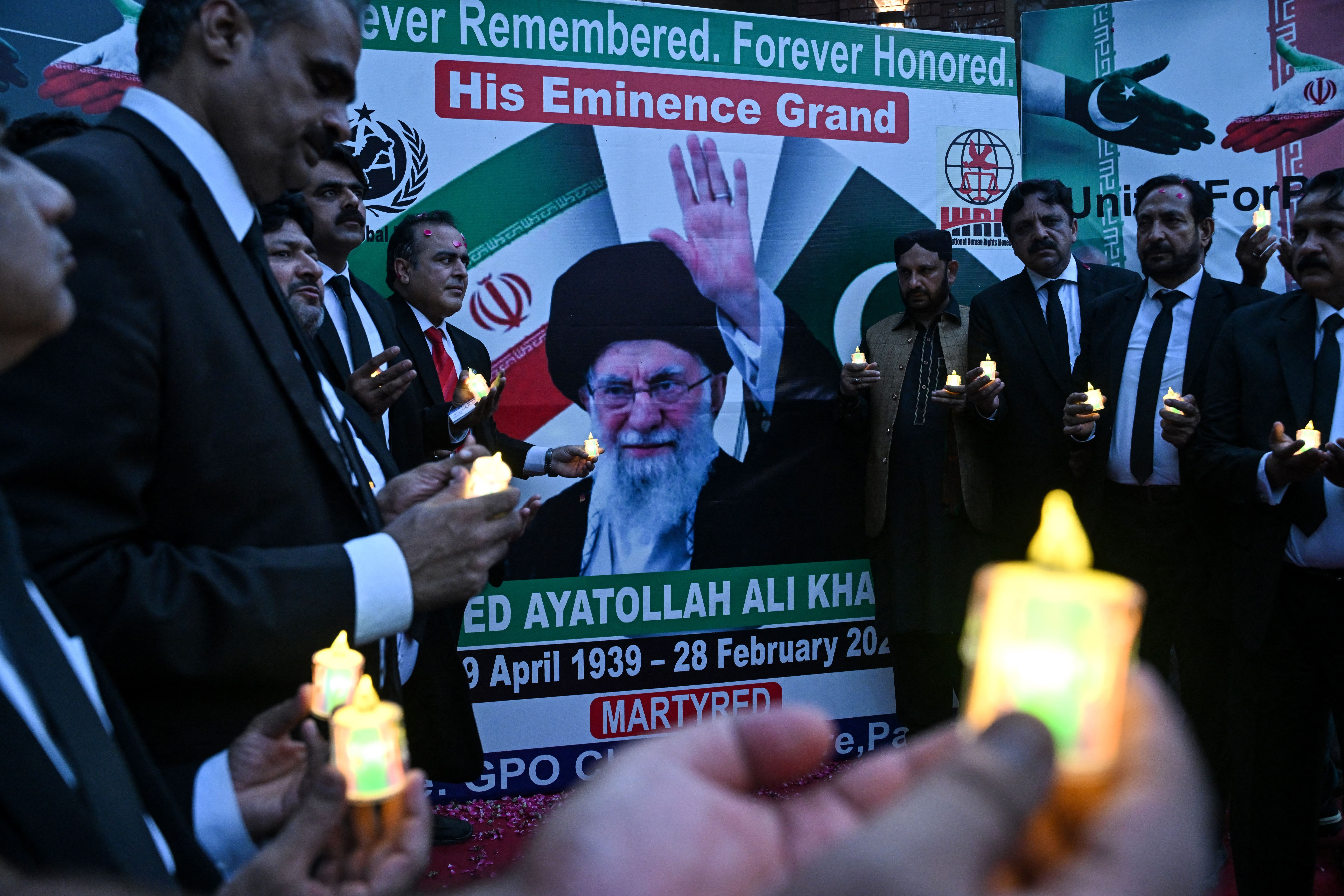 Irã sepulta Ali Khamenei enquanto paradeiro de novo líder supremo, seu filho Mojtaba, continua desconhecido