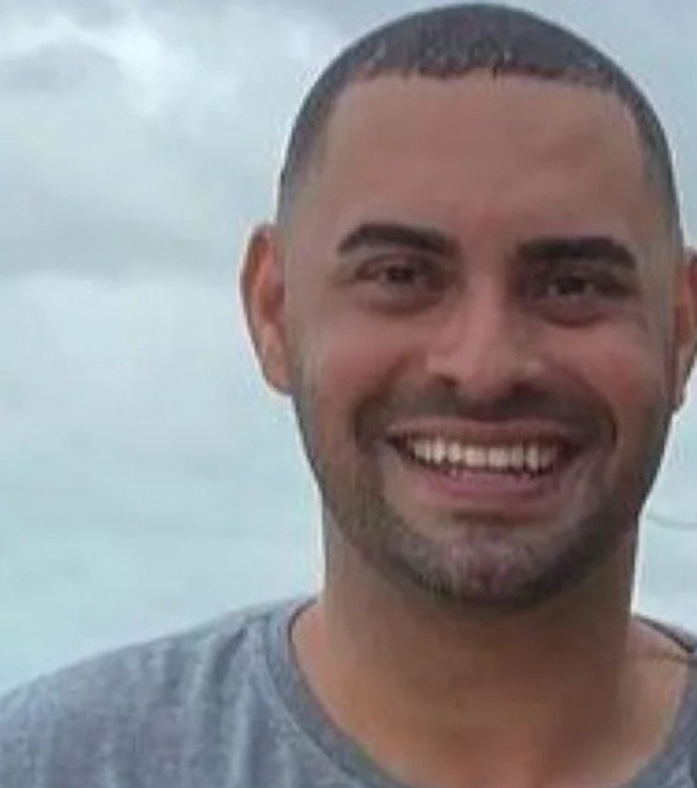 O influenciador Tiago Brito foi morto a tiros dentro da farmácia que era dono — Foto: Reprodução