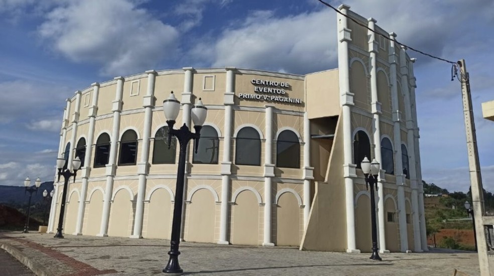 Centro de eventos na cidade de Arroio Trinta, em Santa Catarina, é uma homenagem ao principal ponto turístico italiano — Foto: Divulgação