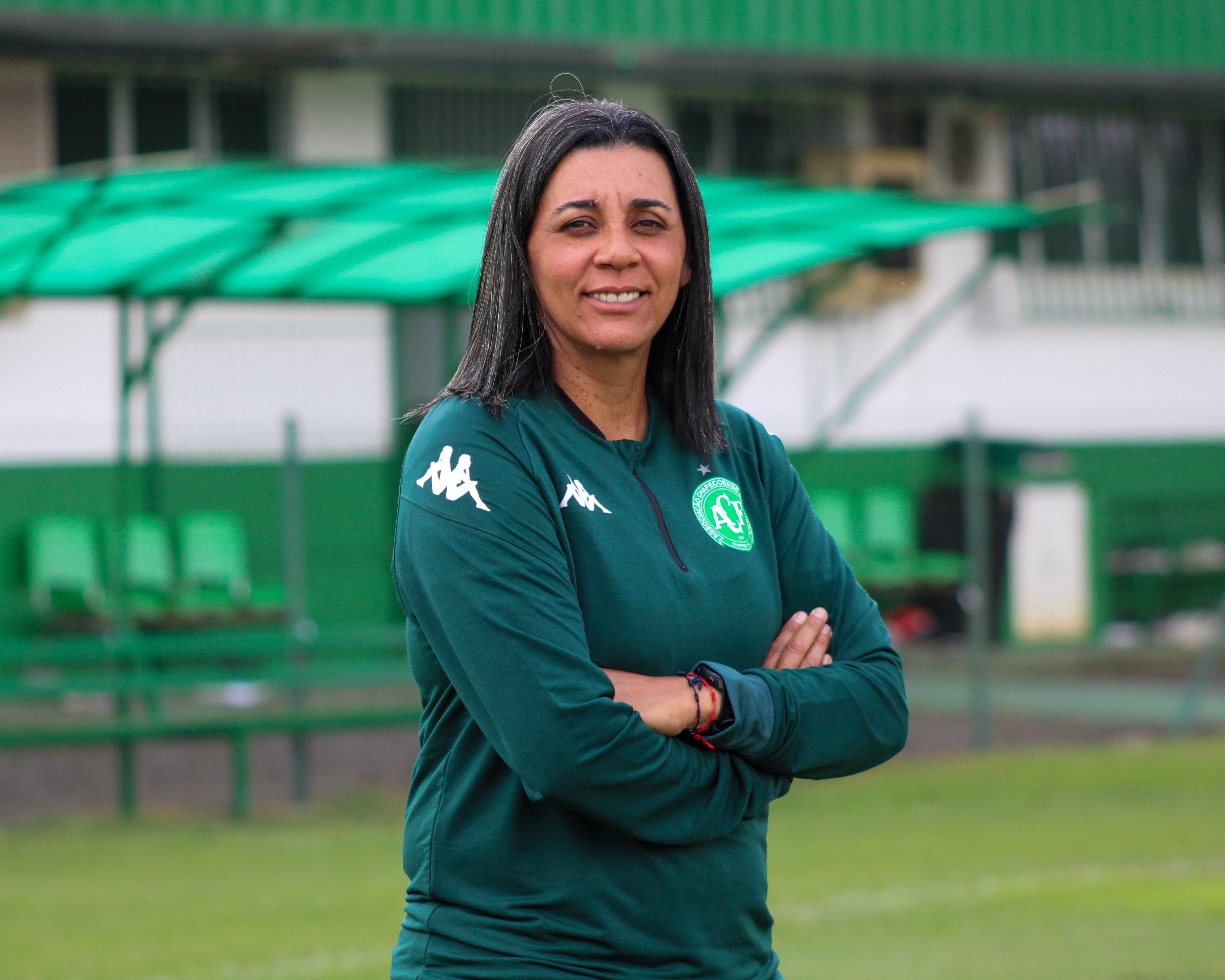 Nívia de Lima se torna primeira mulher a ser auxiliar técnica em um jogo da Série A do Brasileirão