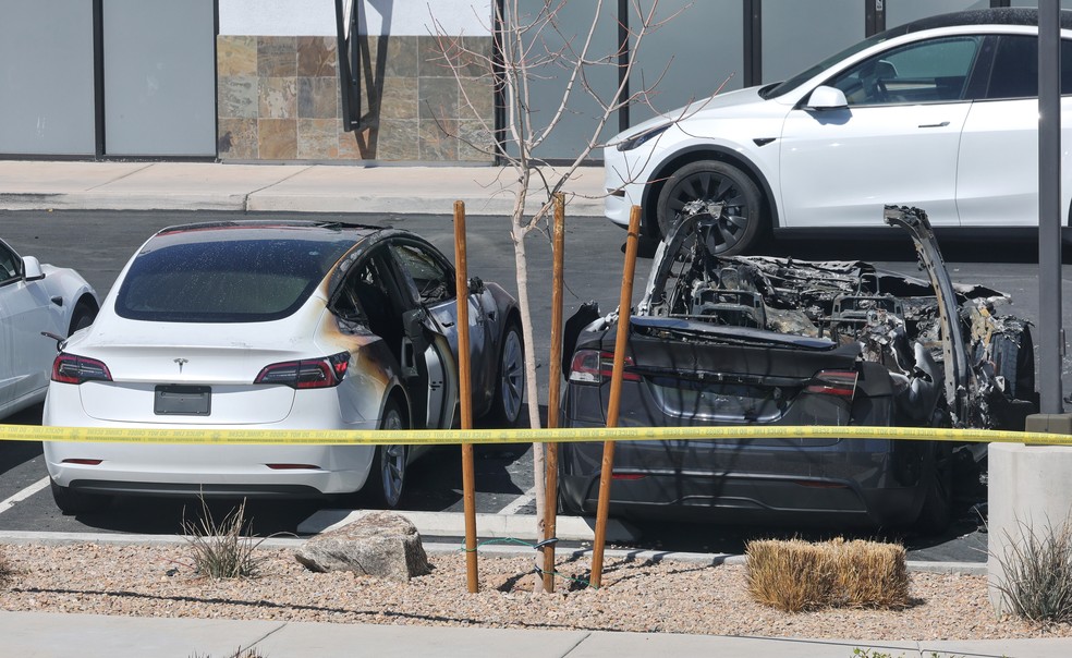 Veículos da Tesla queimados em Las Vegas, Nevada, na terça-feira, dia 18 — Foto: Bloomberg