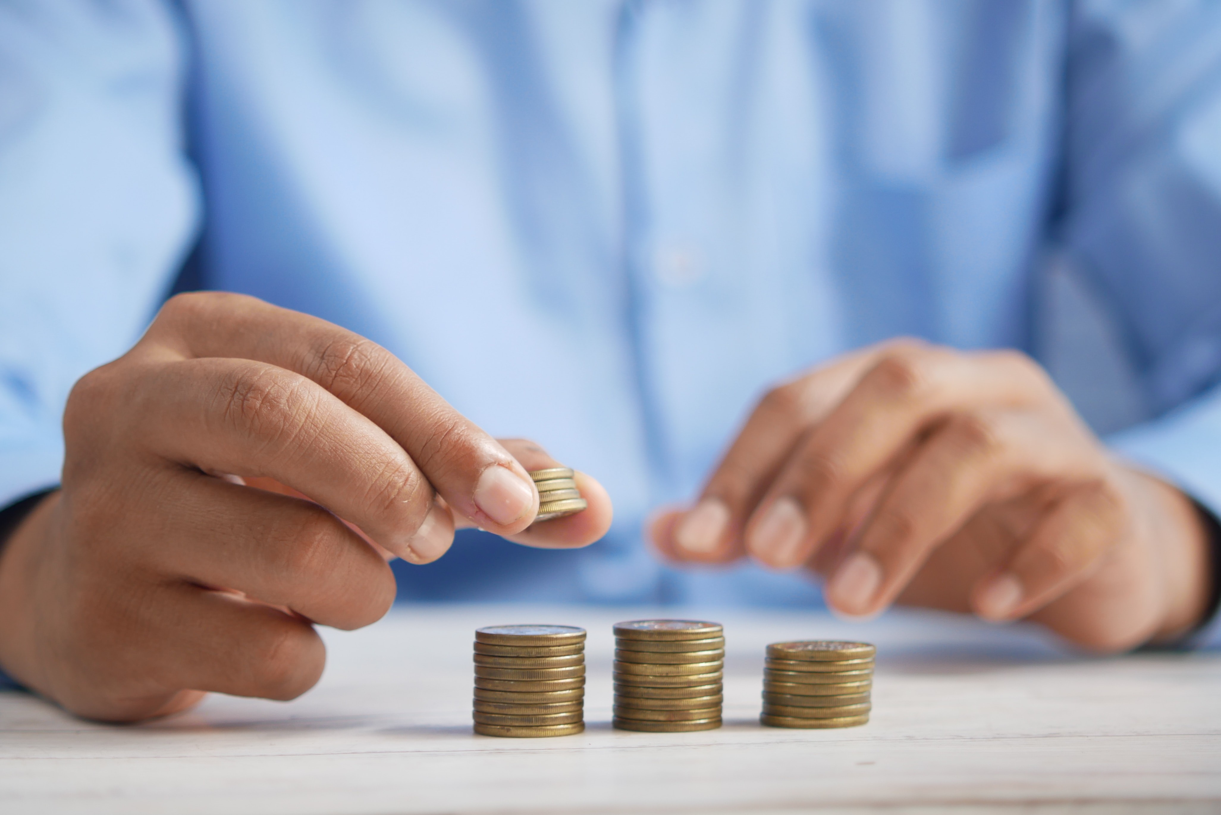 Selic cai para 14% ao ano: ainda vale a pena investir em renda fixa? Especialistas respondem - QTU Questões do Universo