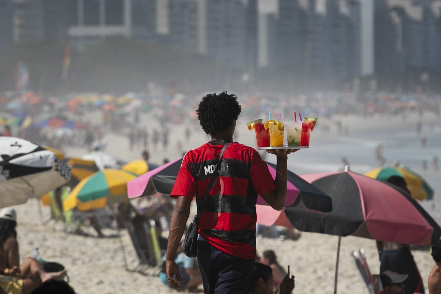 Setor de serviço renova recorde e reforça tendência de aceleração na subida dos juros