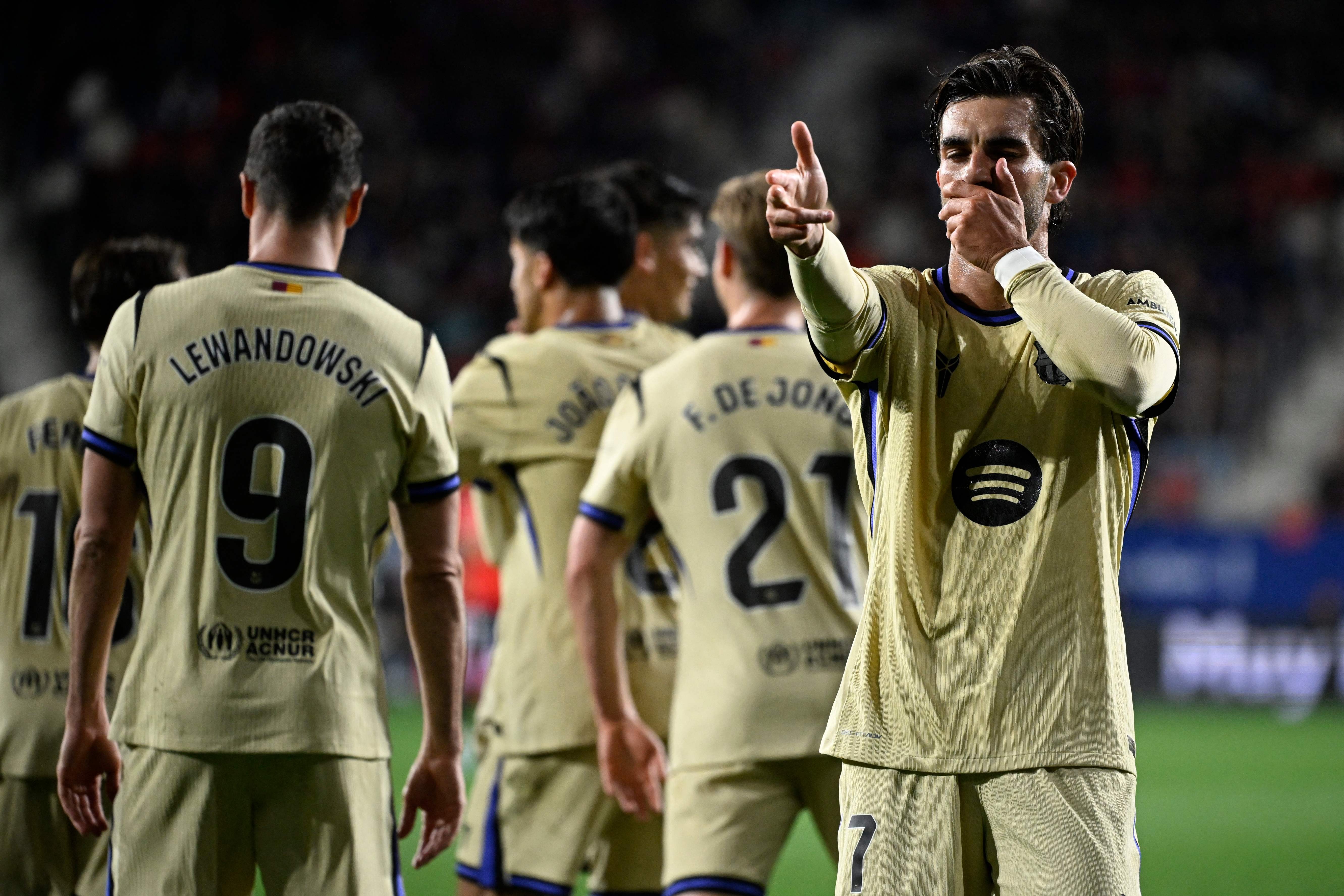 Vitórias de Barcelona e Arsenal e tropeços de Bayern e PSG: veja resumo do futebol europeu neste sábado