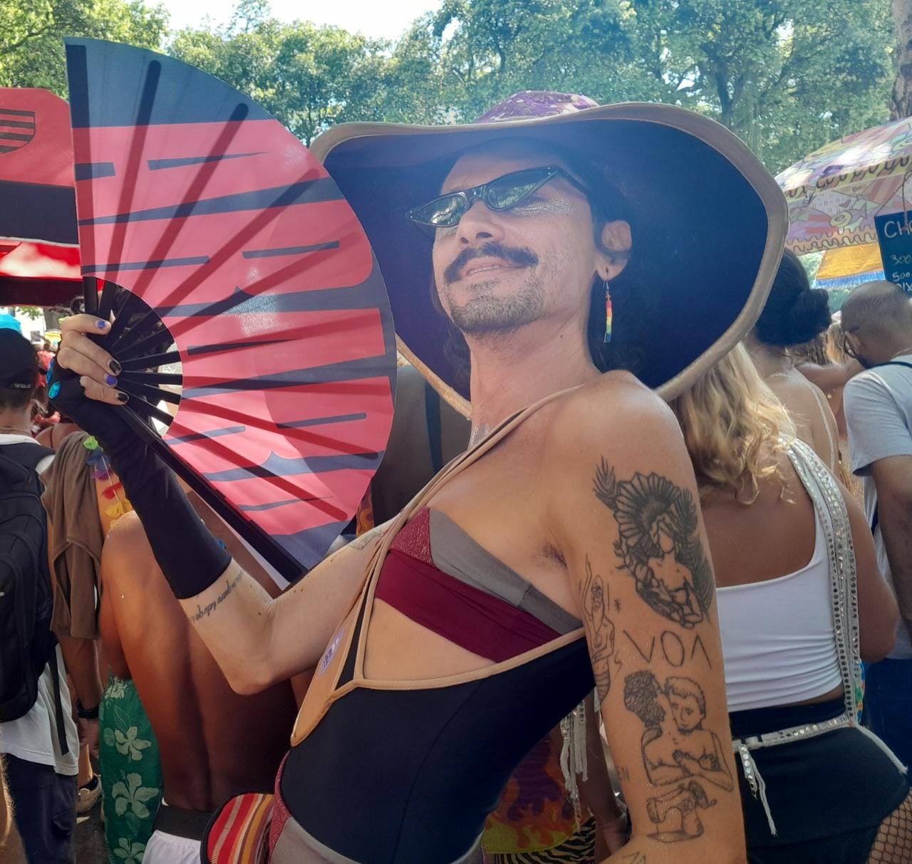 Folião que se identificada como Voa fala da diversidade no carnaval 2023: "O mais queer que já vi" — Foto: Luana Reis