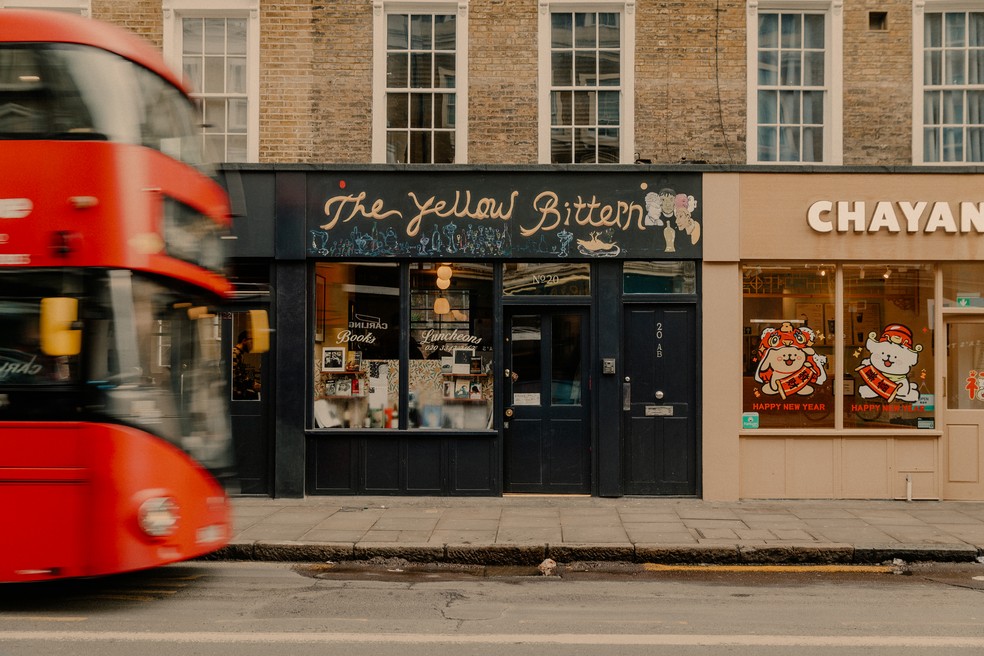 A discreta fachada do restaurante Yellow Bittern, a poucos passos da estação de trem mais movimentada de Londres — Foto: Peter Flude/The New York Times