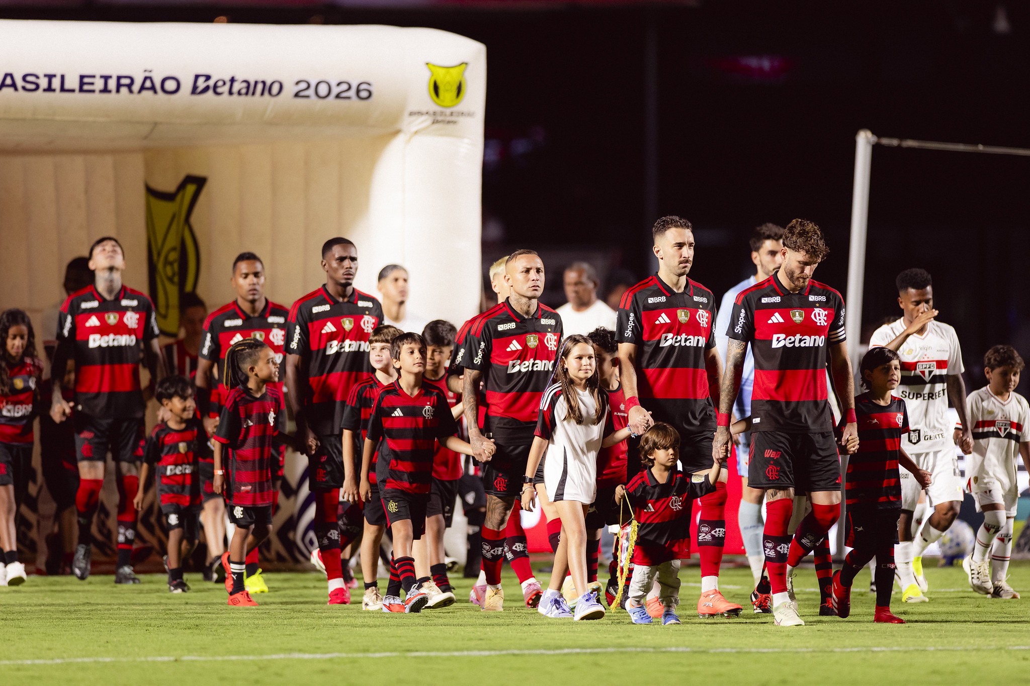 veja como reencontro entre Flamengo e São Paulo após seis meses expõe rotas opostas