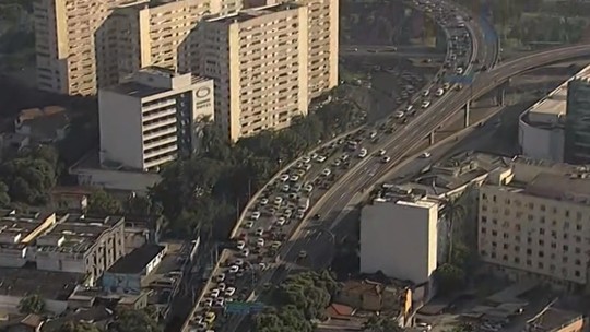 Rio tem 184 km de congestionamento em manhã de trânsito intenso em vias importantes nesta quarta-feira