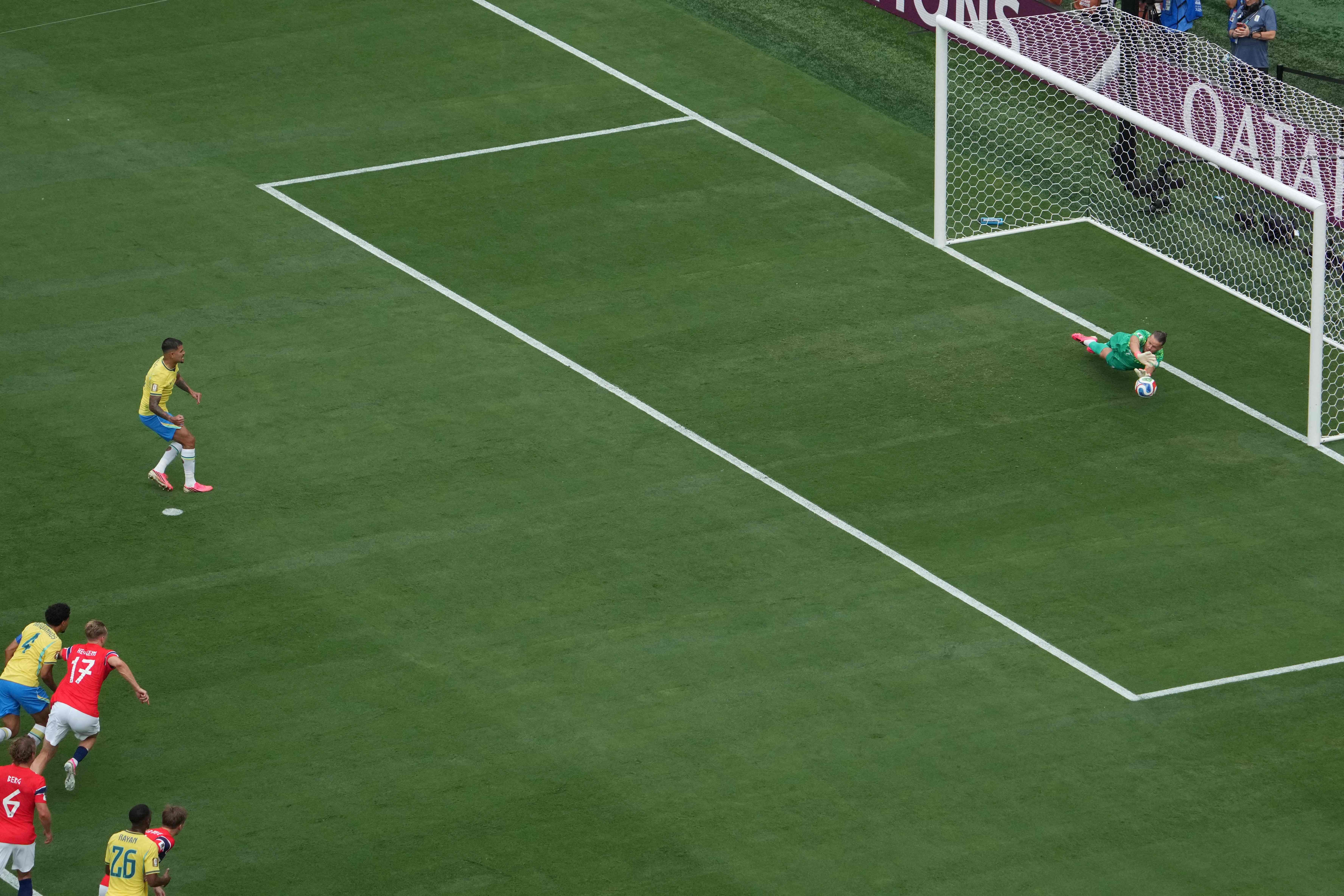 Antes de desperdiçar cobrança contra Noruega, Bruno Guimarães só havia batido três pênaltis na sua carreira