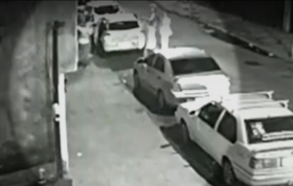 Imagens de câmera mostram Marielle Franco deixando evento antes do crime e outro carro saindo atrás logo depois — Foto: Reprodução