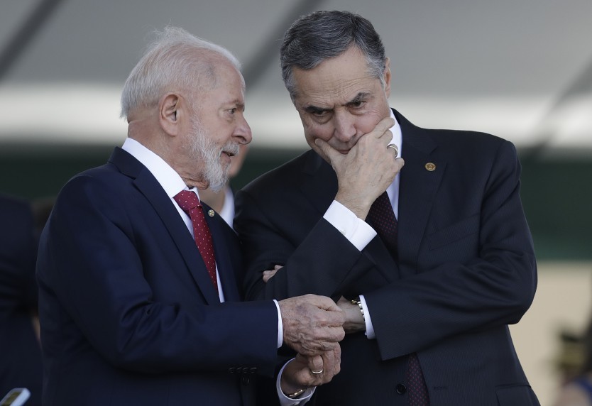 Lula não atendeu ligação de Barroso depois do pedido de aposentadoria do ministro