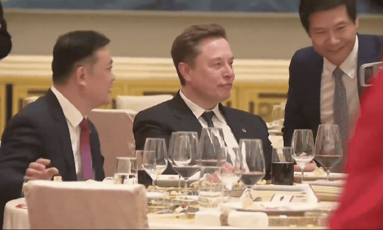 ‘Selfie de trilhões’ entre Elon Musk e rival chinês viraliza e rouba a cena na  visita de Trump