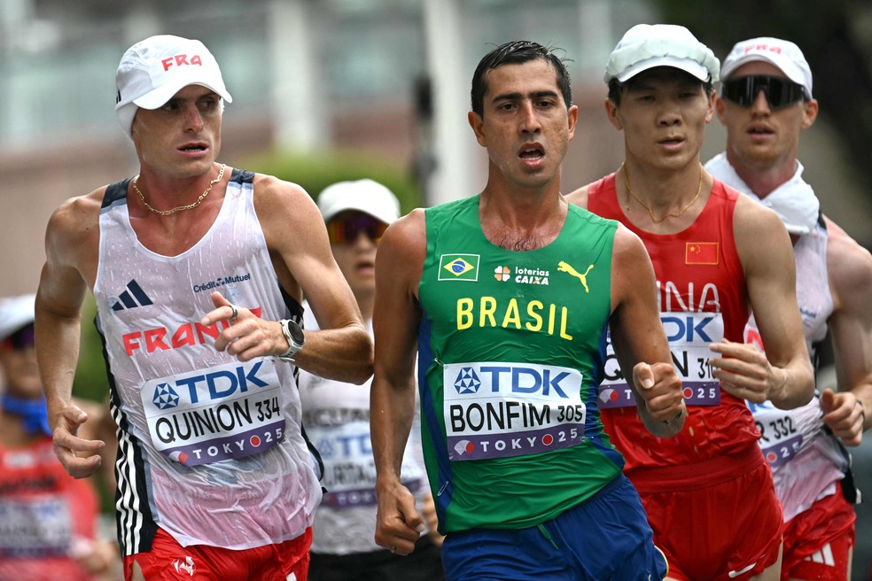 Caio Bonfim na prova de 20km da marcha atl&eacute;tica, no Mundial de Atletismo de T&oacute;quio &mdash; Foto: PHILIP FONG / AFP