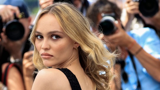 Lily-Rose: filha de Johnny Depp se inspirou em Sharon Stone para viver namorada de The Weeknd em série lançada no Festival de Cannes