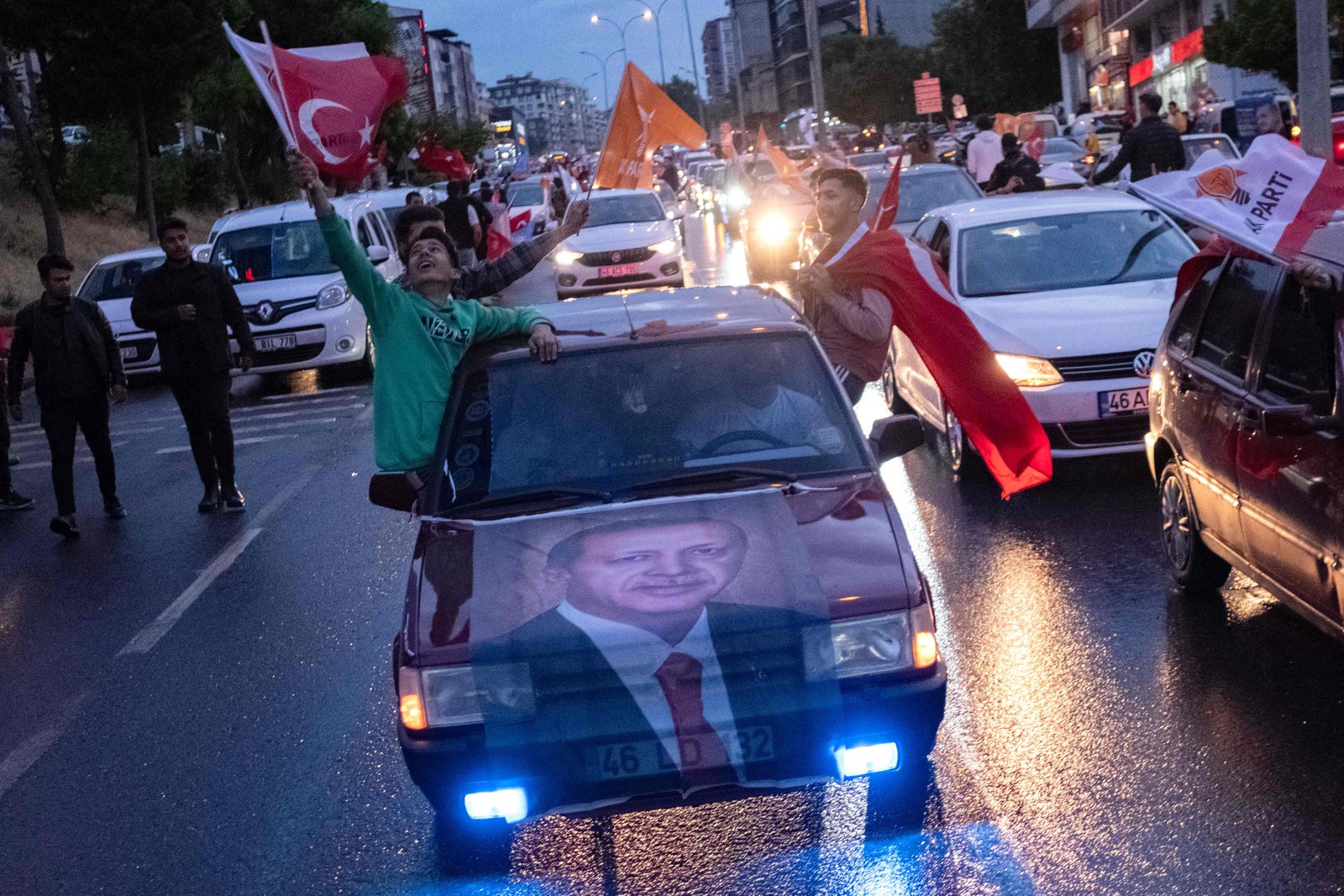 O presidente turco Recep Erdogan teve sua vitória anunciada em um segundo turno histórico da eleição que representou o desafio mais difícil de seu governo que já dura duas décadas. — Foto: Yasin AKGUL / AFP