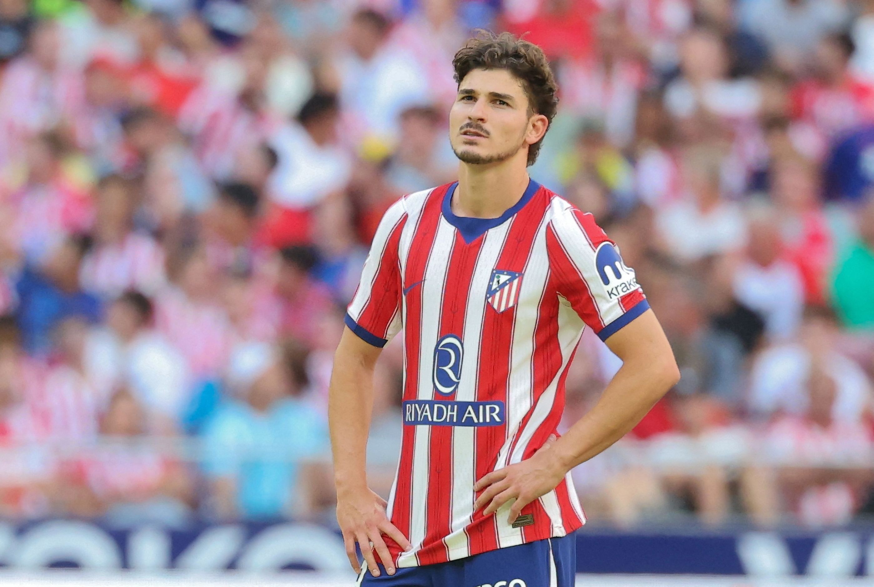 Julián Álvarez, preso entre o Atlético de Madrid e o Barcelona: promessas cruzadas e uma saída que não se desenrola - QTU Questões do Universo