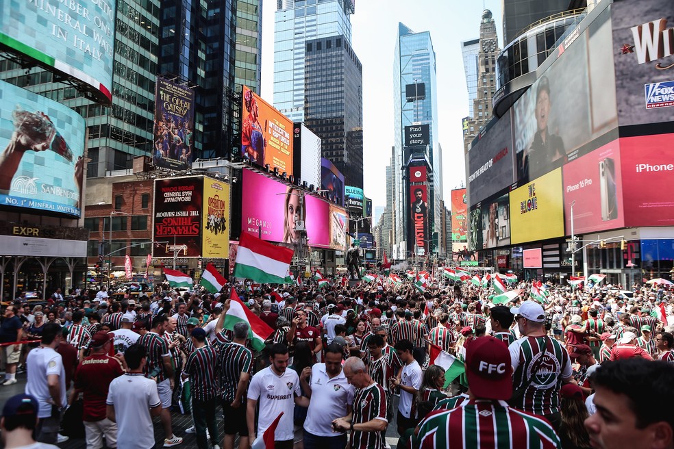 Torcida do Fluminense faz festa no Times Square, em Nova York — Foto: Lucas Merçon/FFC