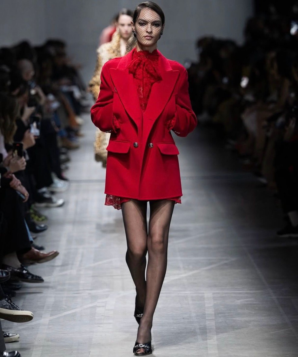 Aos 19 anos, a brasileira Liya Santos começa a ganhar destaque em um dos mercados mais competitivos da indústria fashion — Foto: Divulgação