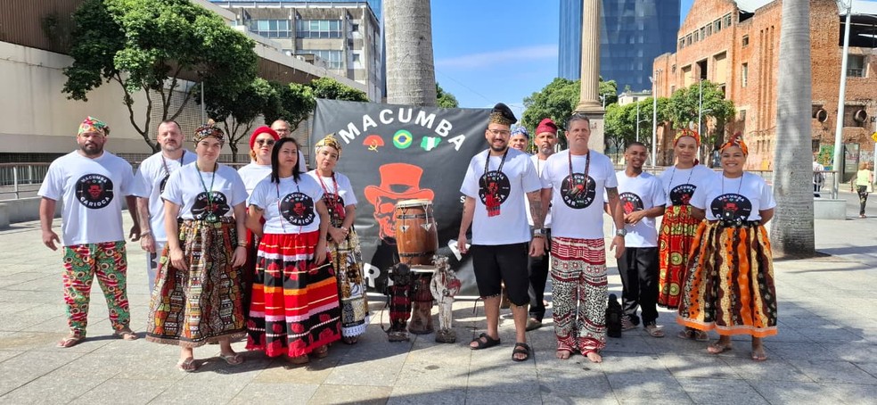 Grupo de Macumba Carioca inicia preparação dos trabalhos para gira aberta no Cais do Valongo — Foto: Walter Farias