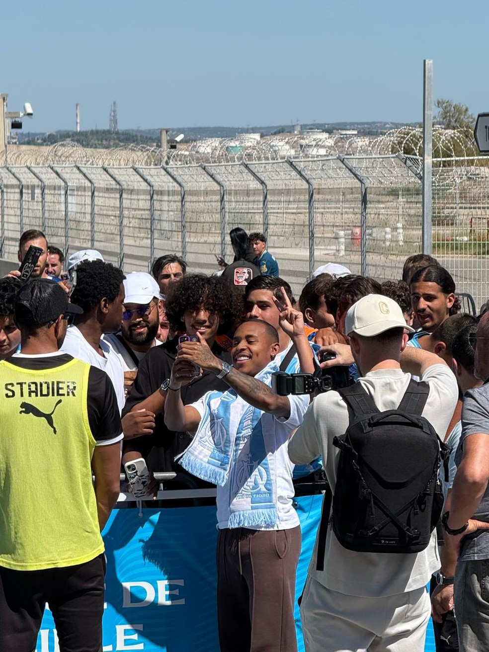 Igor Paixão é recebido por torcedores do Olympique de Marseille — Foto: Reprodução