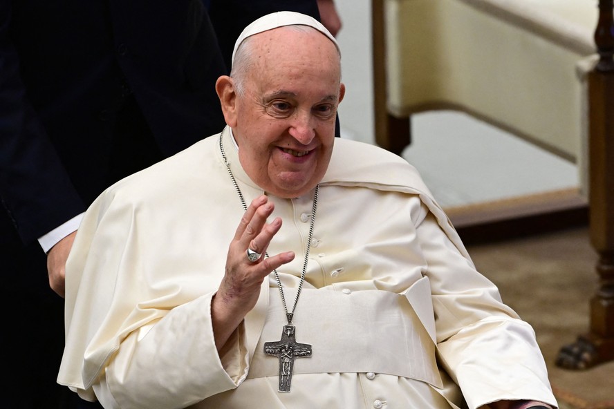 Papa Francisco saúda visitantes no Vaticano