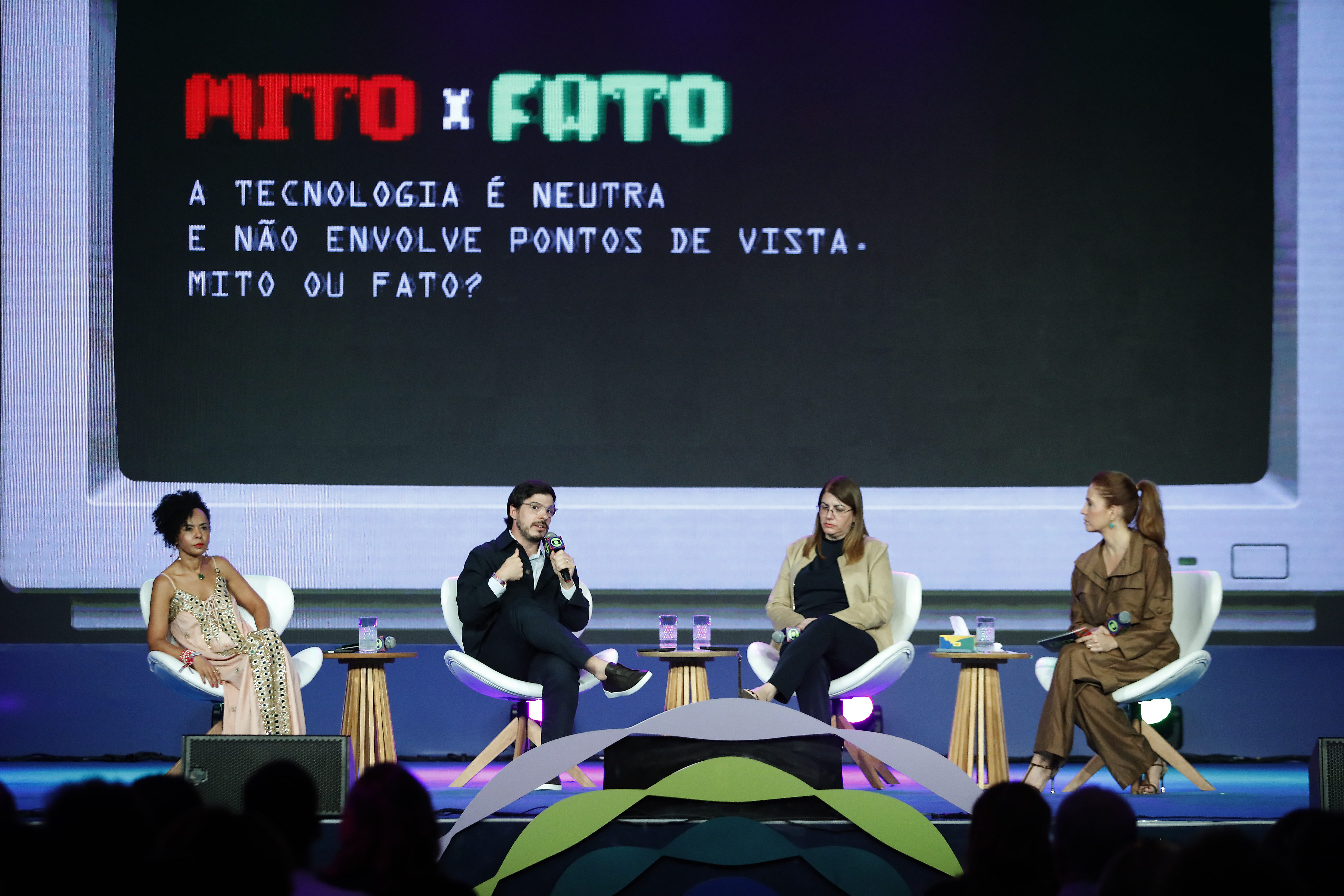 Mitos e fatos da educação digital: Festival LED debateu a importância da formação para lidar com novas tecnologias