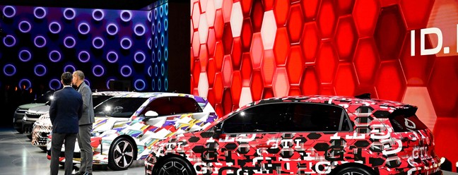 Volkswagen lança novos modelos elétricos a preços concorrer com a China — Foto: Tobias Schwarz/AFP