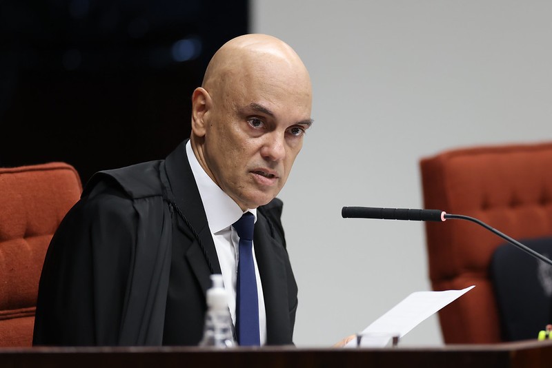 Alexandre de Moraes, relator do caso, foi o primeiro a votar: "A denúncia descreve de forma detalhada, com todos os elementos, todos os requisitos exigidos, tendo sido coerente a exposição dos fatos, com a descrição amplamente satisfatória dos fatos, da tentativa de golpe de estado, tentativa de abolição violenta do estado de direito" — Foto: Antonio Augusto/STF