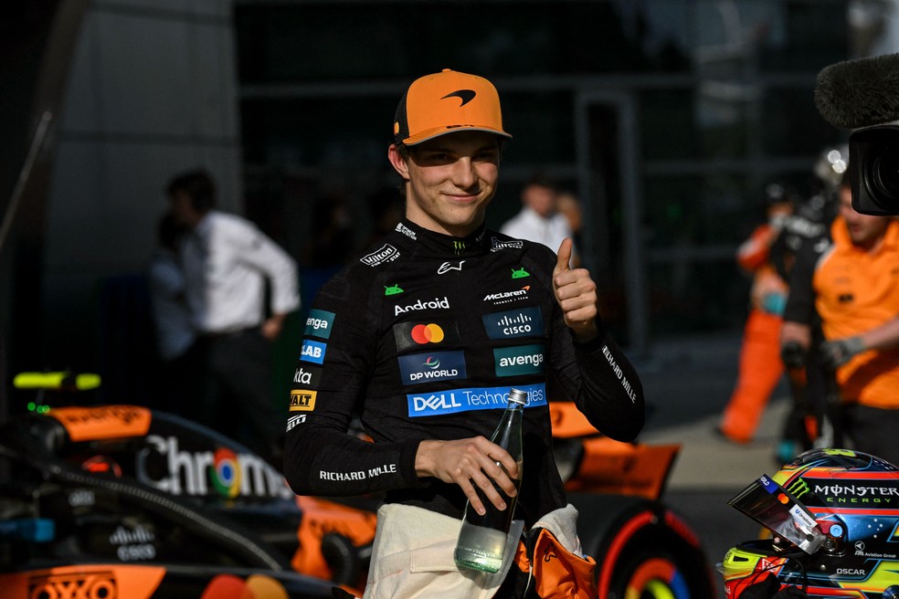 Oscar Piastri garante primeira pole position da carreira no treino classificatório do GP da China — Foto: Greg Baker / AFP