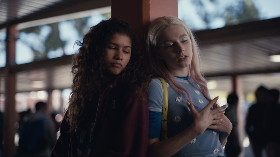 Zendaya como Rue e Hunter Schafer como Jules — Foto: Reprodução