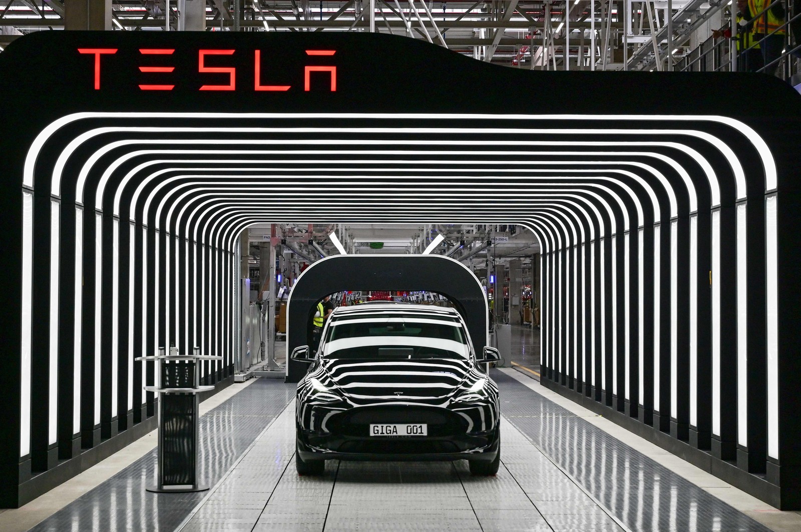 Carro modelo Y, da Tesla, empresa pioneira em veículos elétricos nos Estados Unidos — Foto: Patrick Pleul / AFP
