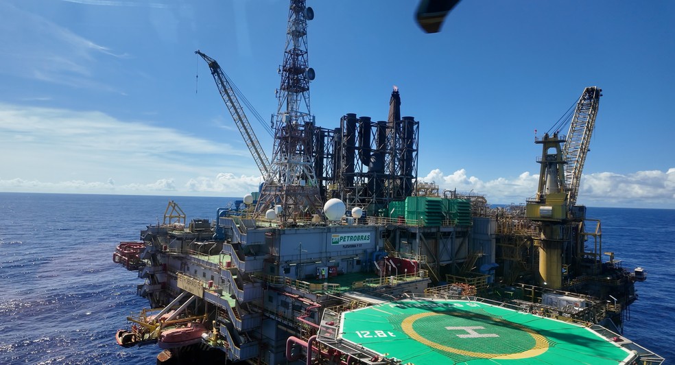 Plataforma P-51, que opera em Marlim Sul, na Bacia de Campos, terá sua vida útil estendida — Foto: Elcio Braga/Agência O Globo